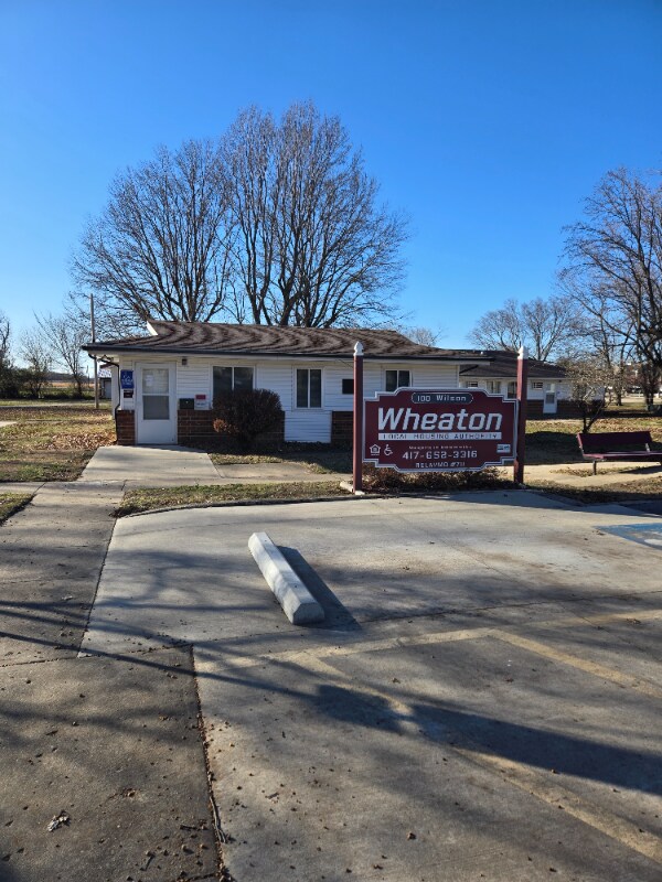 Foto del edificio - 100 E Wilson St