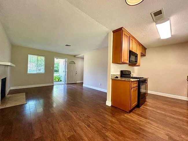 Building Photo - comfort and convenience in this thoughtful...