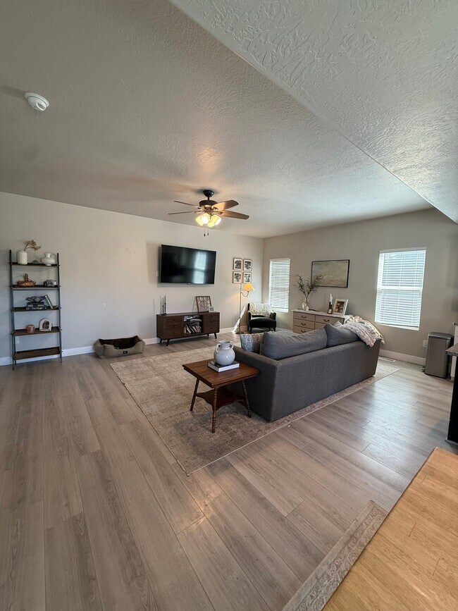 Foto del edificio - 8627 N Cottonwood Alley
