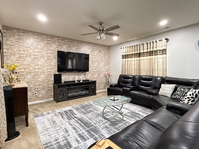 Building Photo - 899 Briarstone Dr