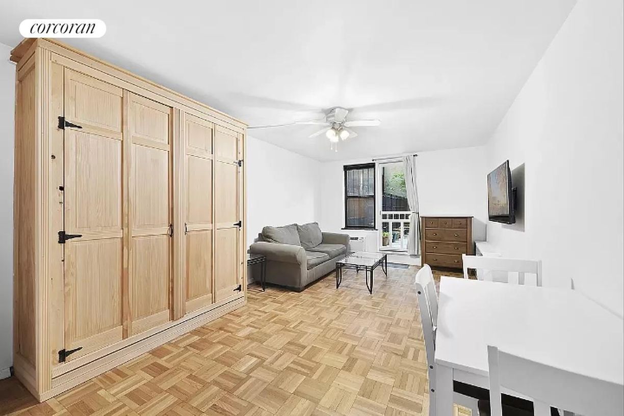 Primary Photo - 150 E 27th St