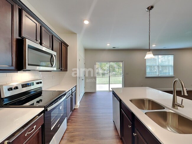 Foto del edificio - 11017 Hazel Gdns Dr