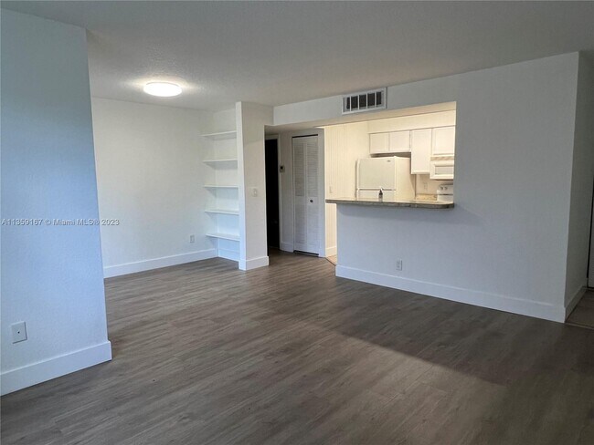 Building Photo - 1267 SW 46th Ave