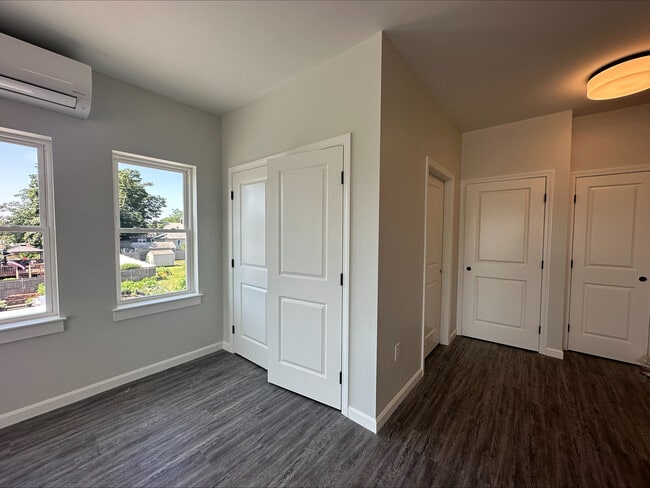 Studio Apt 25 Corner Unit Common Space - 135 - 153 Waterman Ave