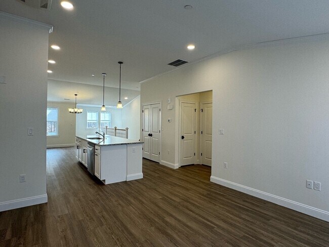 Foto del edificio - 7 E Dexter Ave