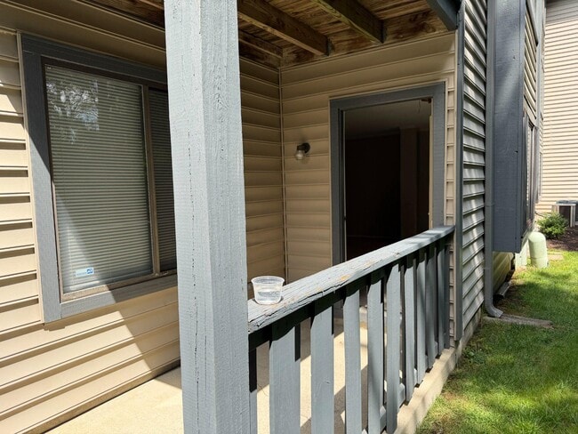 Building Photo - 5518A Aberdeen Dr