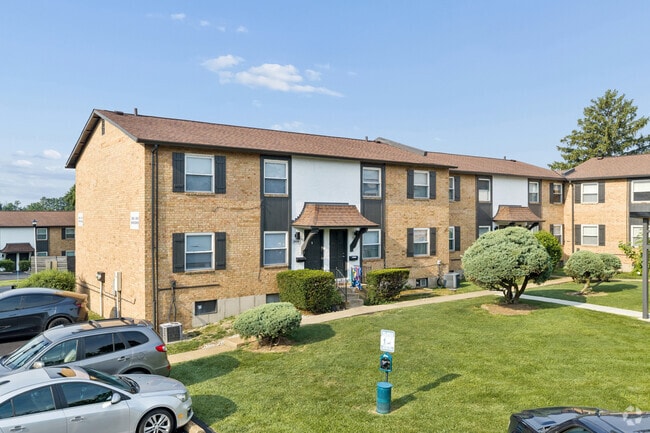 Building Photo - ReNew on Blues Apartments & Townhomes