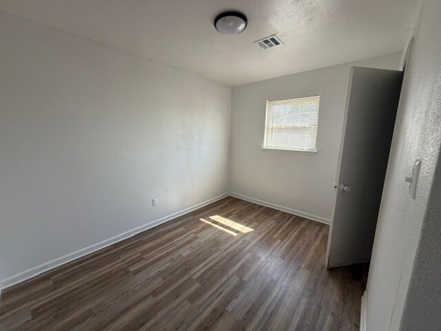 Foto del edificio - 1749 SW 12th St