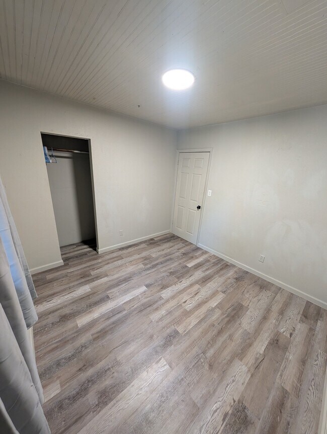 Building Photo - 1218 Roselawn Rd