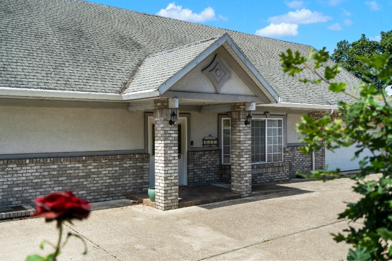 Foto principal - 16015 SE Oatfield Rd