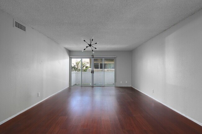 Sala de estar - 20134 Leadwell St