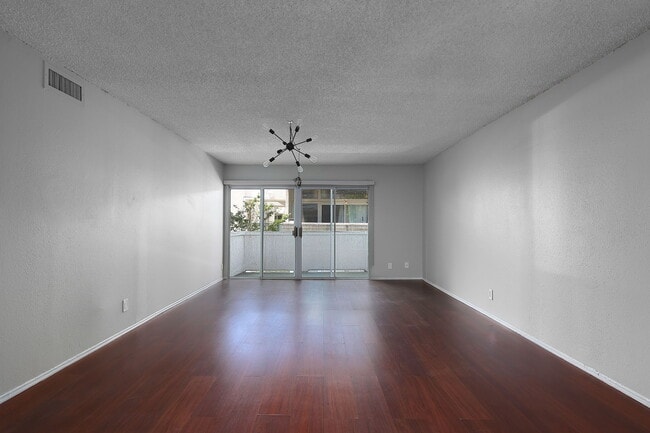 Living Room - 20134 Leadwell St