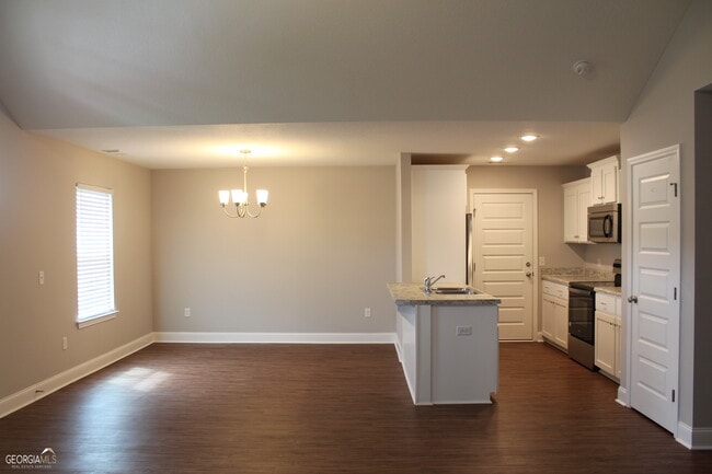 Building Photo - 7040 White Pine Ave