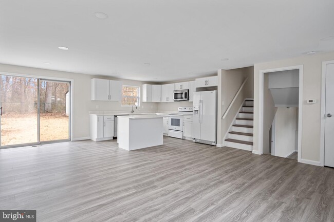 Building Photo - 7601 Surry Grove Ct