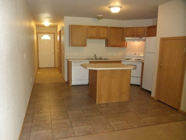 Building Photo - $1,800 Monthly | Centrally Located | 3 Bed...