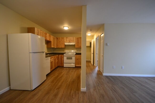 Building Photo - Marshfield Apartments