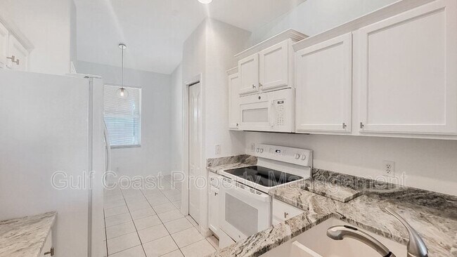 Building Photo - 819 Fairwaycove Ln