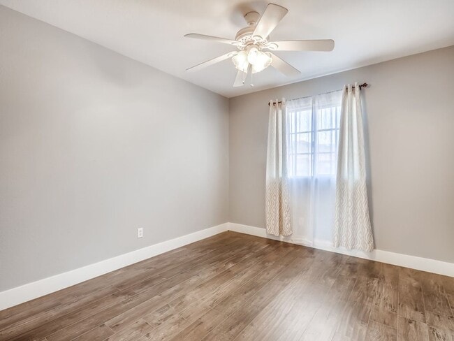 Building Photo - SPACIOUS & ELEGANT LIVING IN THIS GATED HE...