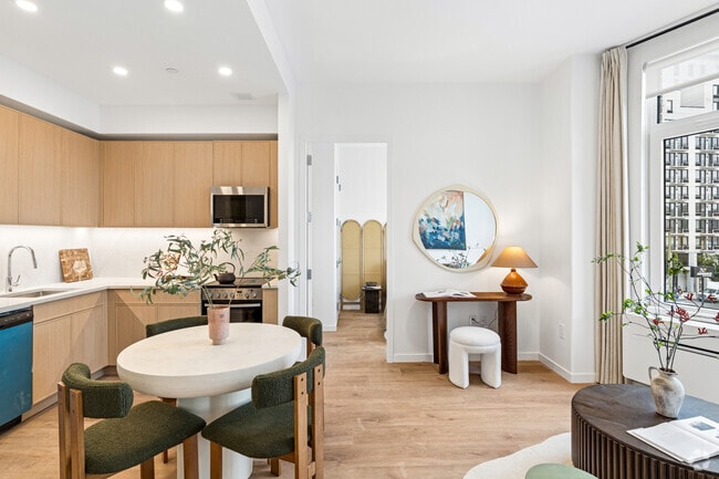 2 habitaciones, 2 baños - 650 pies cuadrados - Sala de estar - Bower