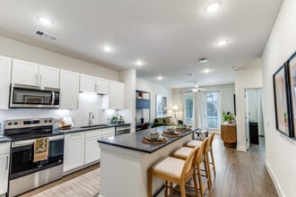 Building Photo - The Oaks