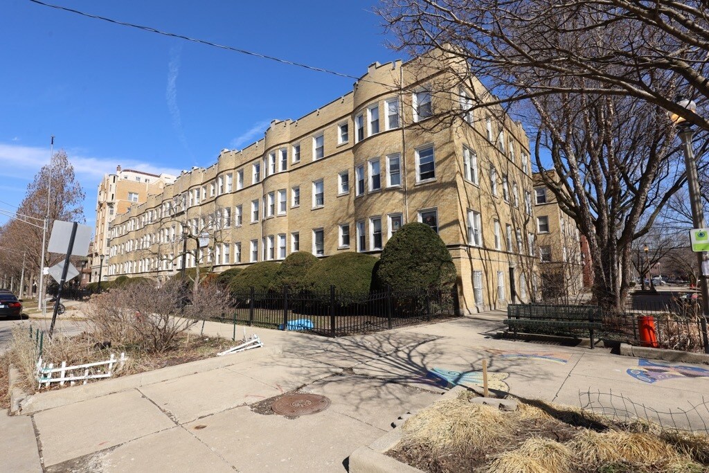 4507 Malden St Unit B4, Chicago, IL 60640 Condo for Rent in Chicago