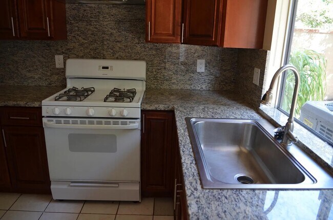 Foto del edificio - 2031 Pepperwood Ln