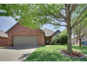 Building Photo - 736 Longmeadow Ln