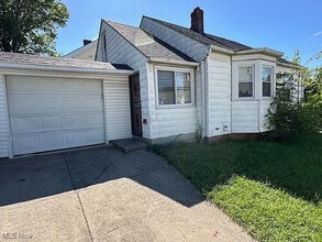 Building Photo - 13601 Beachwood Ave
