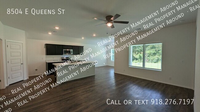 Foto del edificio - 8504 E Queens St