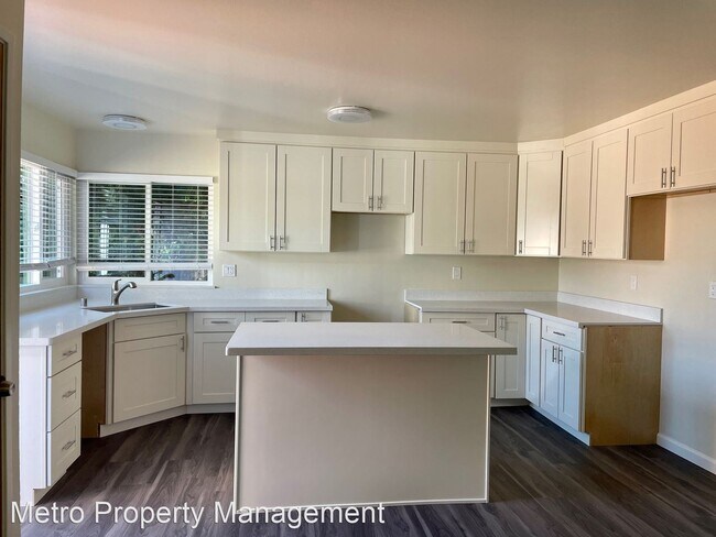 Building Photo - 4 br, 2 bath House - 6186 Silberman Dr