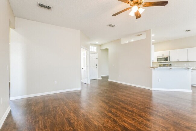 Building Photo - 6033 Live Oak Dr