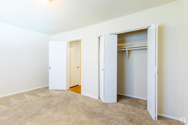 2BR, 1BA - Barracks West