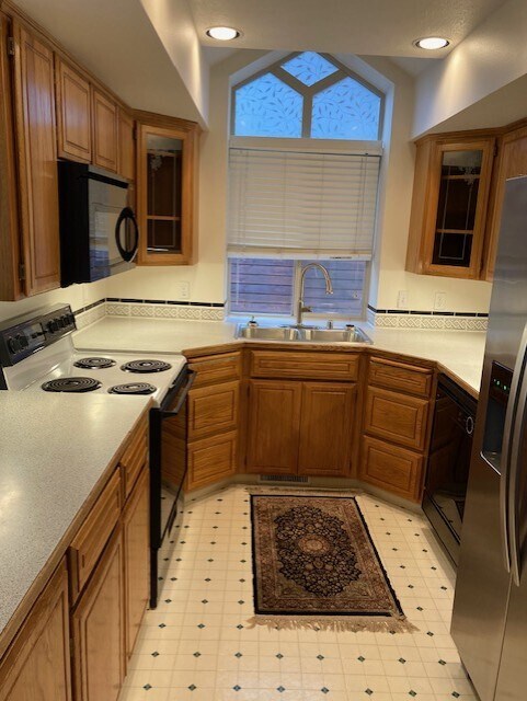 Foto del edificio - 18317 E Riverway Ave