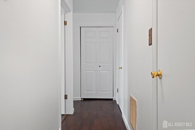 Foto del edificio - 12 Kingston Run