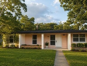 Building Photo - 589 E Normandy Blvd