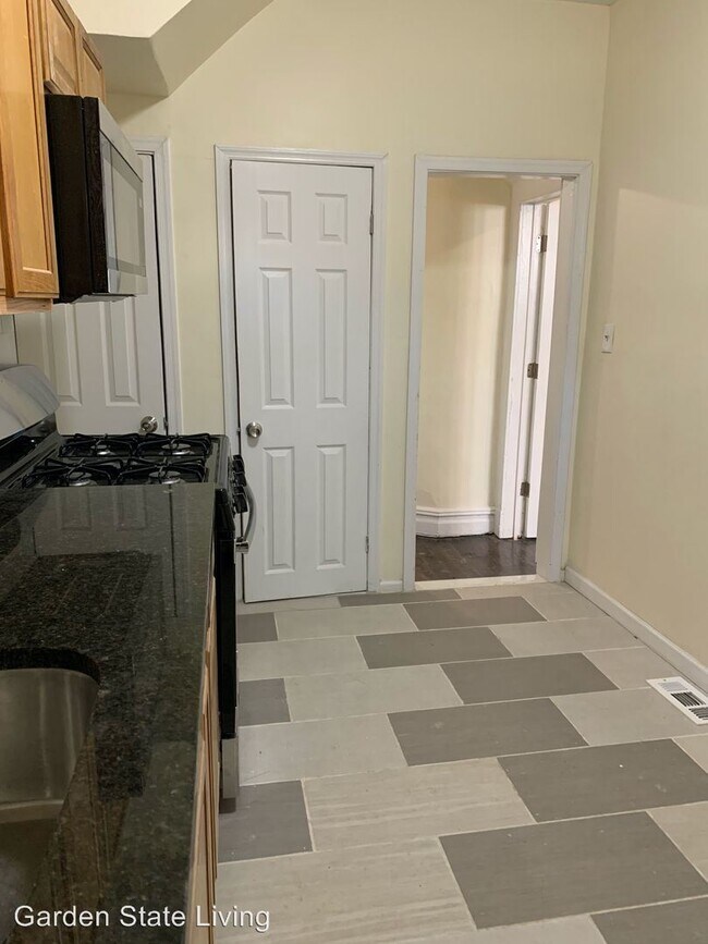 Building Photo - 4 br, 1 bath House - 96 South 14th Street