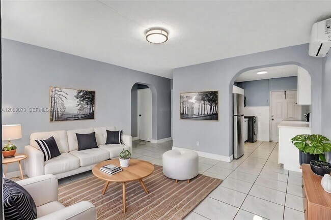 Foto del edificio - 2456 NW 6th St