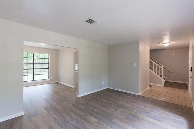 Building Photo - 5703 Manor Forest Dr