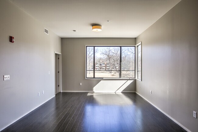 Building Photo - 3630 Gillham Rd