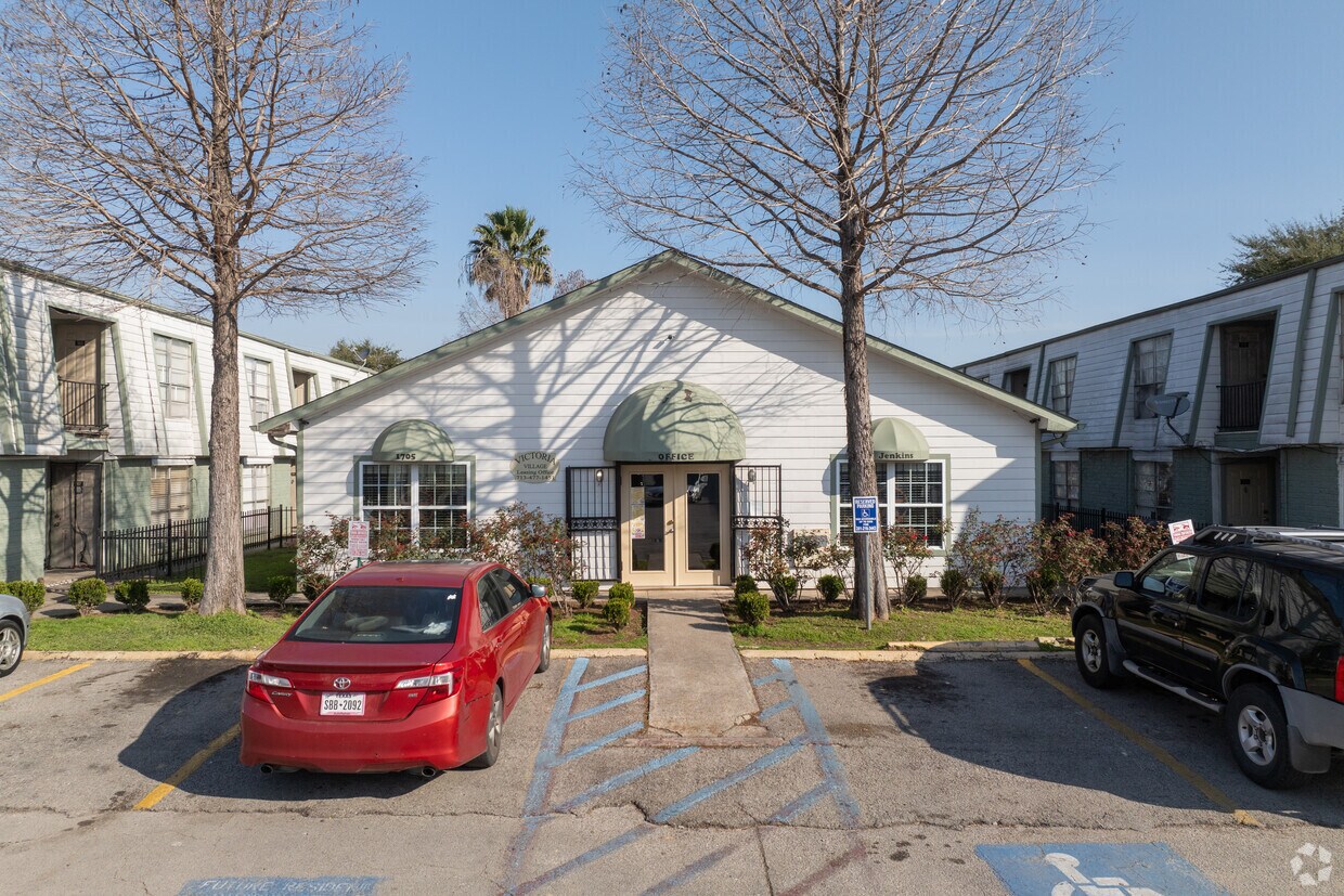 Foto principal - Victoria Village Apartments