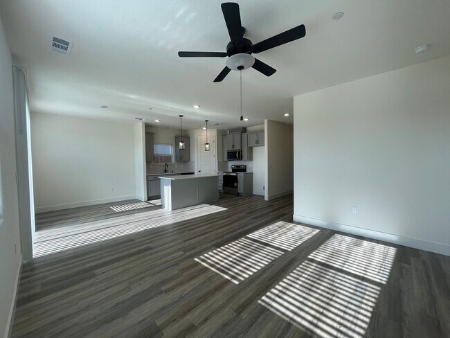 Building Photo - 2312 N Kayenta St