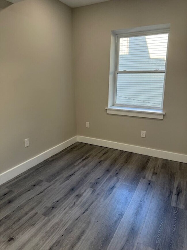 Building Photo - 1254 S 27th St