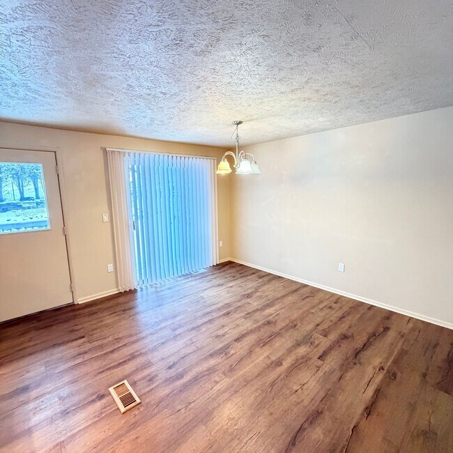 Foto del edificio - 906 Summit Dr