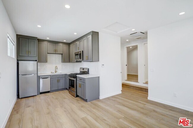 Building Photo - 6633 Belmar Ave