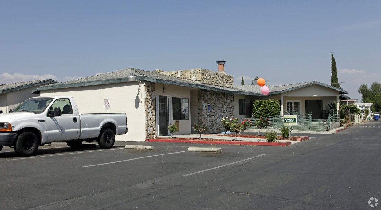Foto principal - Santiago Orangewood Estates