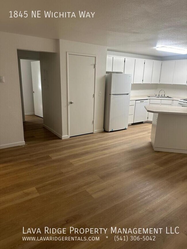 Building Photo - 1845 NE Wichita Way