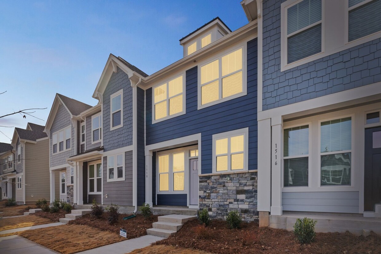 Foto principal - Charming Brand New 3BR Townhome in Belmont