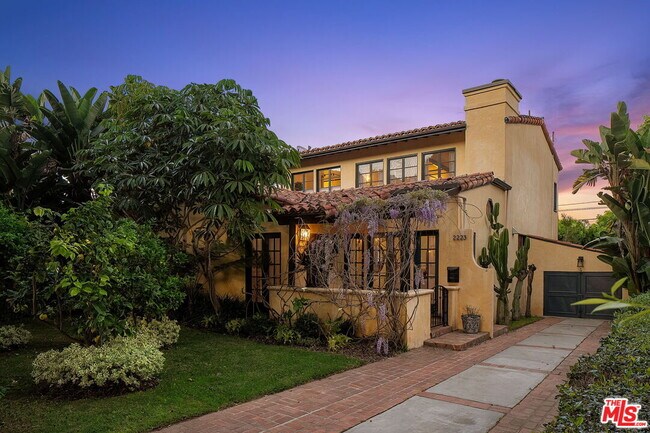 Building Photo - 2223 Cloverfield Blvd