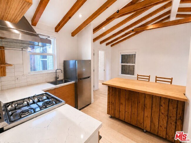 Foto del edificio - 6853 Alta Loma Terrace