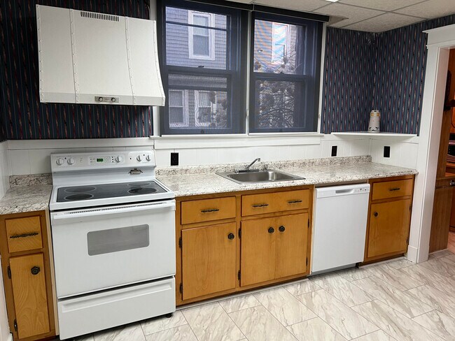 Kitchen - 88 Leroy St